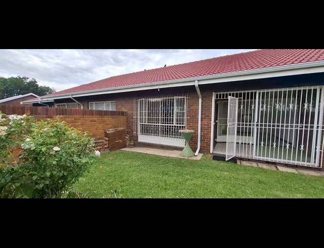 3 BEDROOM TOWNHOUSE FOR SALE IN RUSTIVIA